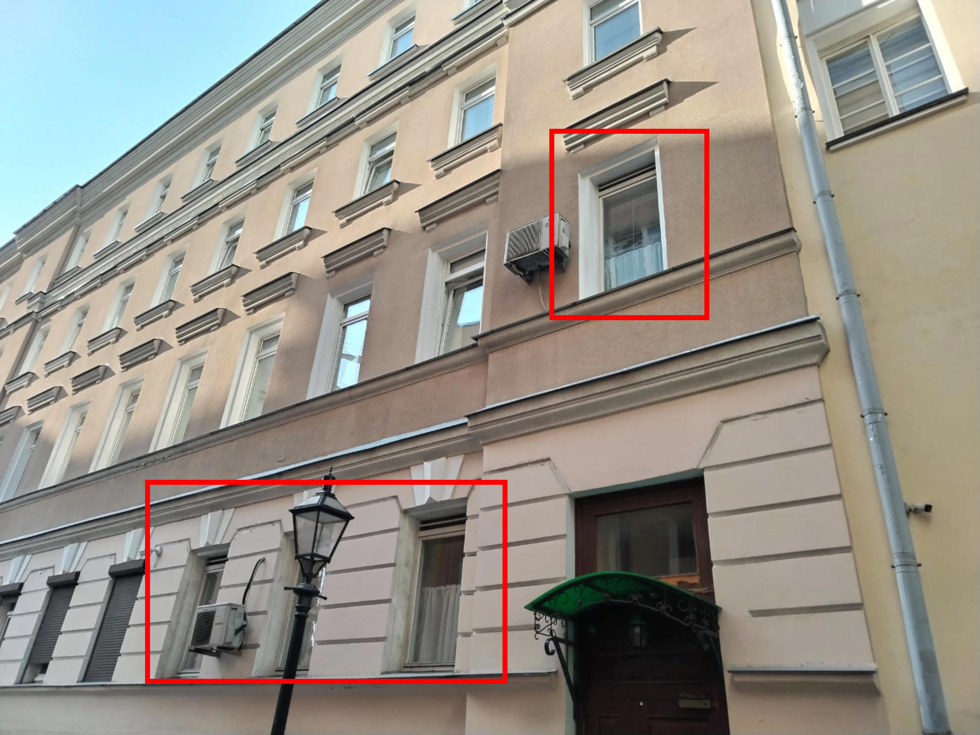 ГП16958024.Нежилое помещение.Фасад здания с выделенными окнами реализуемого объекта_2.jpg