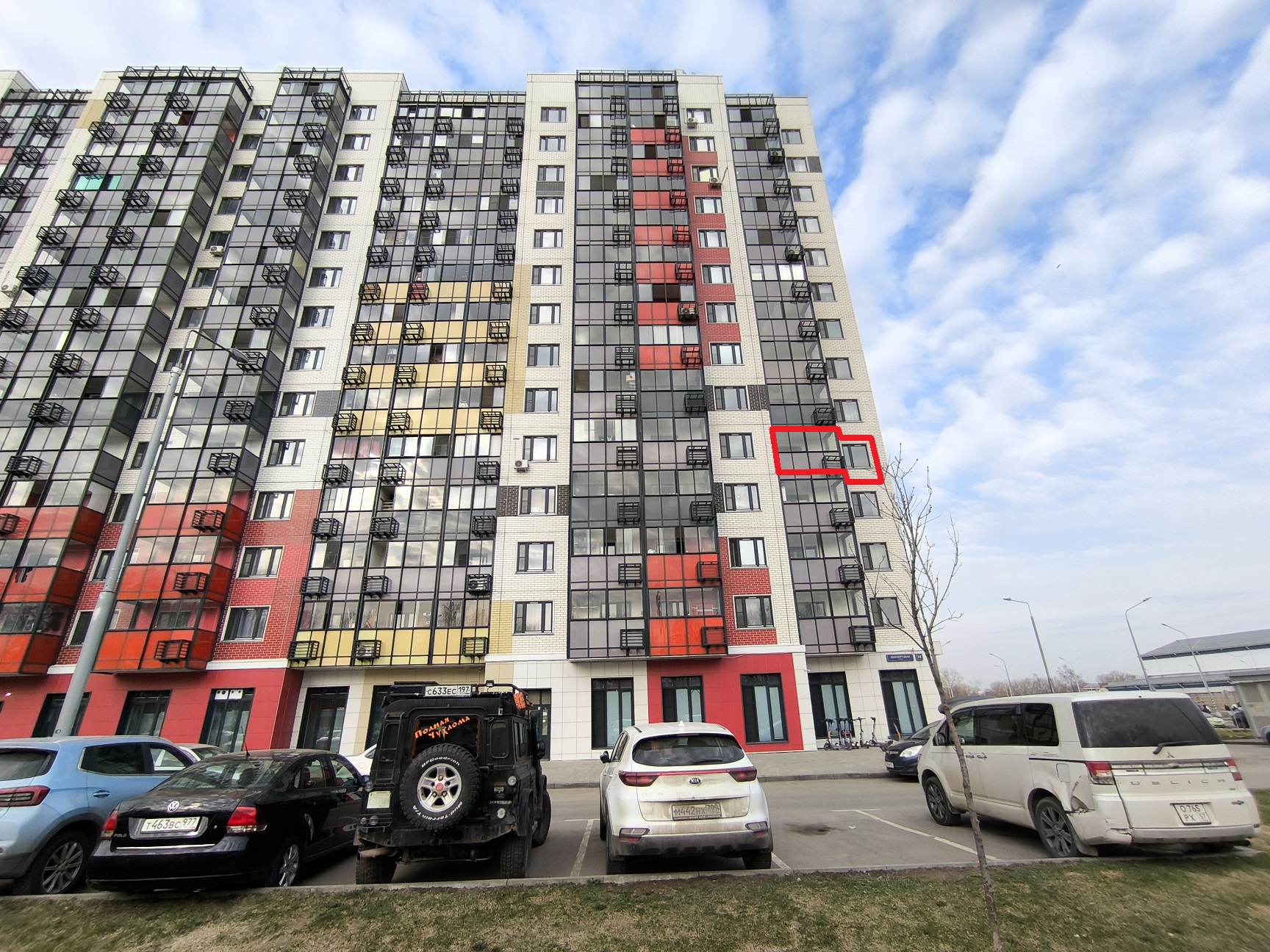ГП16962270.Квартира.Фасад здания с выделенными окнами реализуемого объекта.jpg