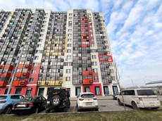 ГП16962270.Квартира.Фасад здания с выделенными окнами реализуемого объекта.jpg