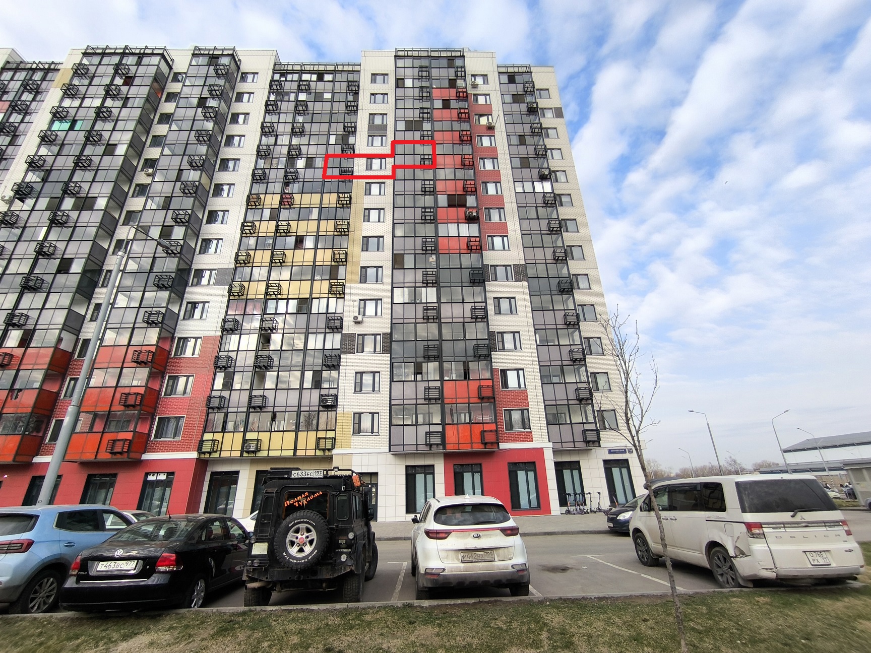 ГП16962273.Квартира.Фасад здания с выделенными окнами реализуемого объекта.jpg