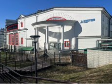 ГП16960792.Нежилое помещение.Фасад здания с выделенными окнами реализуемого объекта.jpg