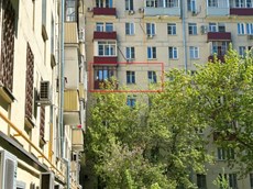ГП16962340.Квартира.Фасад здания с выделенными окнами реализуемого объекта.jpg