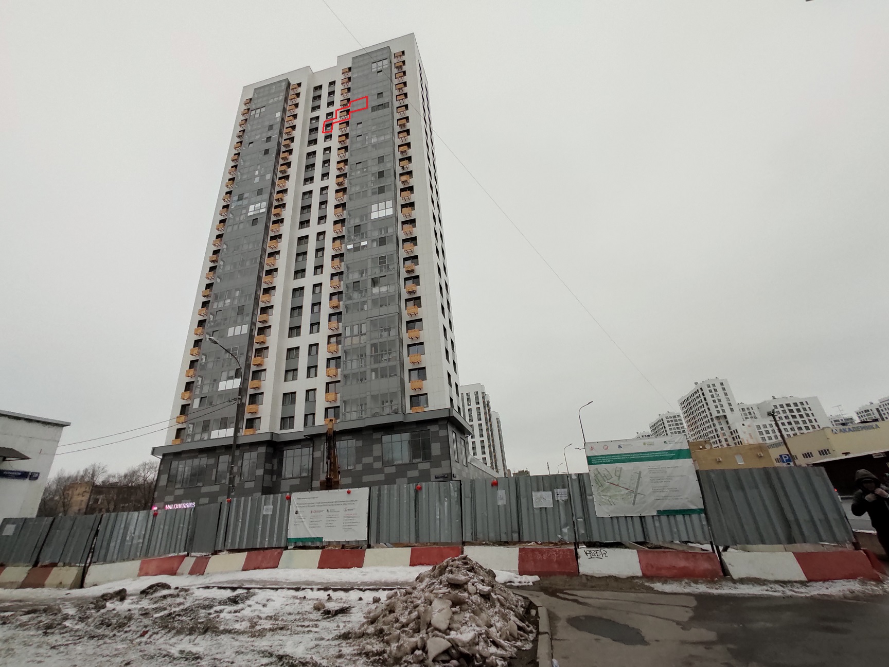 ГП16962611.Квартира.Фасад здания с выделенными окнами реализуемого объекта.jpg