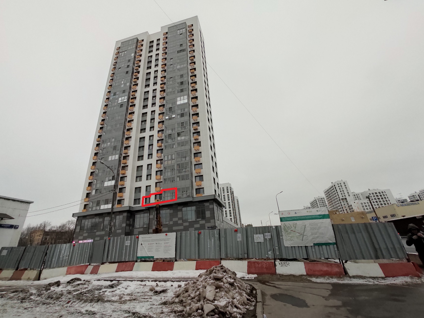 ГП16962608.Квартира.Фасад здания с выделенными окнами реализуемого объекта.jpg