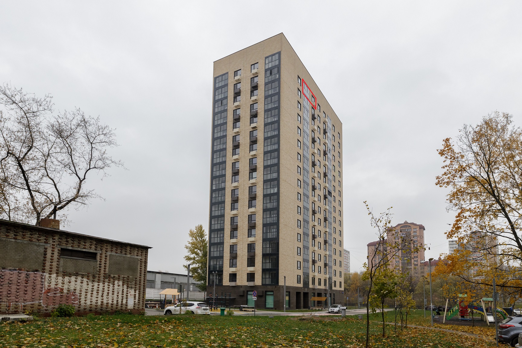 ГП16962668.Квартира.Фасад здания с выделенными окнами реализуемого объекта.jpg