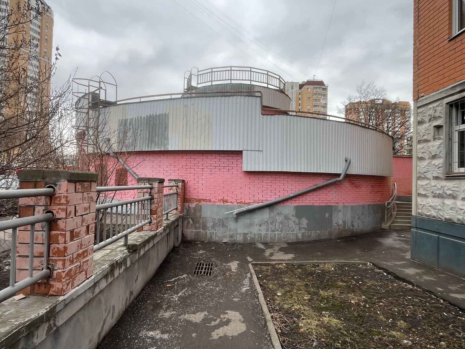 ГП16957615.Машино-место.Общий фасад здания.jpeg