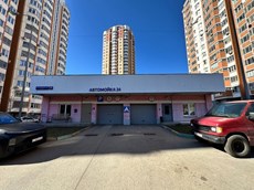 ГП16957615.Машино-место.Фасад здания с выделенными окнами реализуемого объекта.jpg