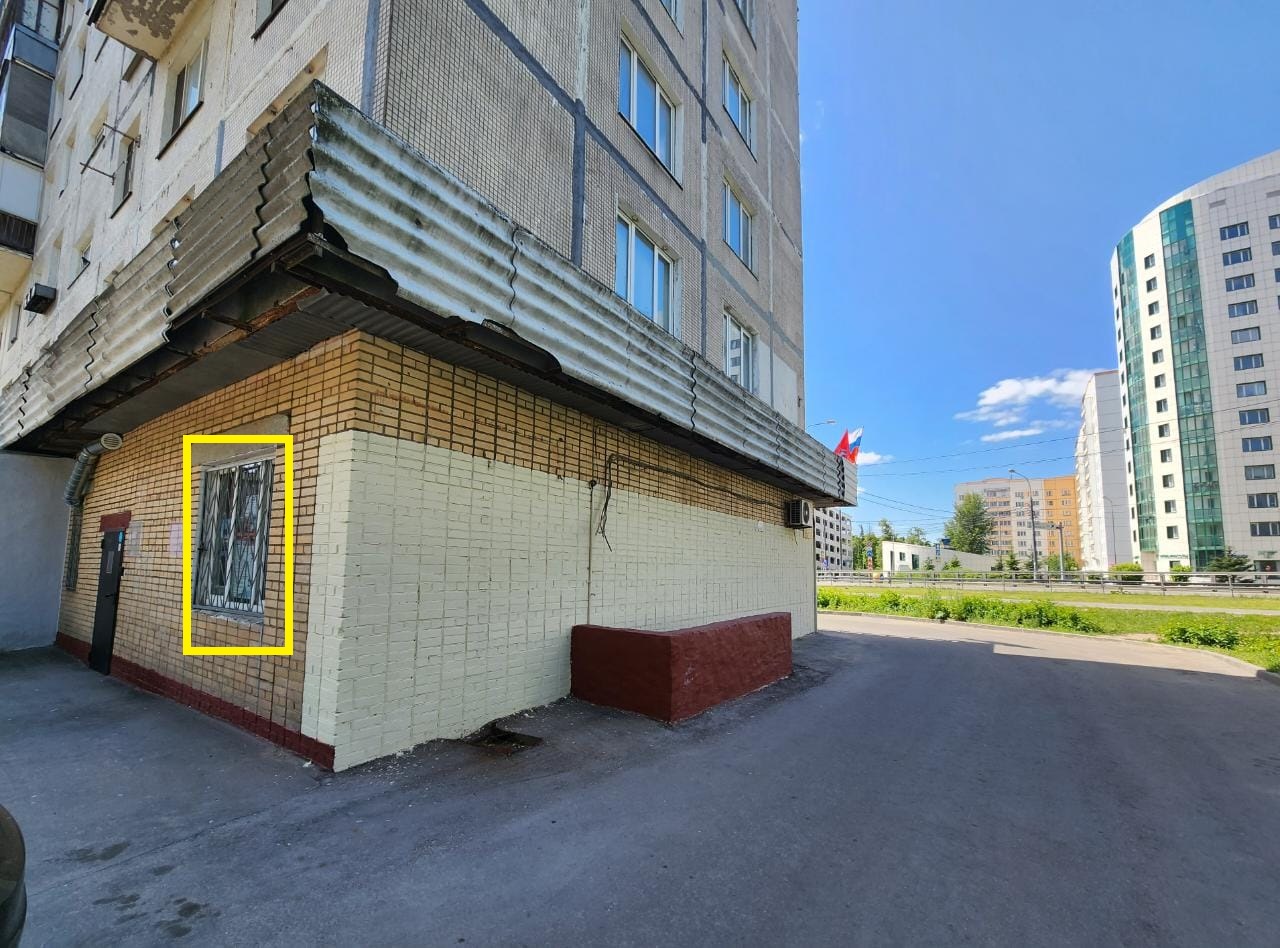 ГП16961062.Нежилое помещение.Фасад здания с выделенными окнами реализуемого объекта_3.jpeg