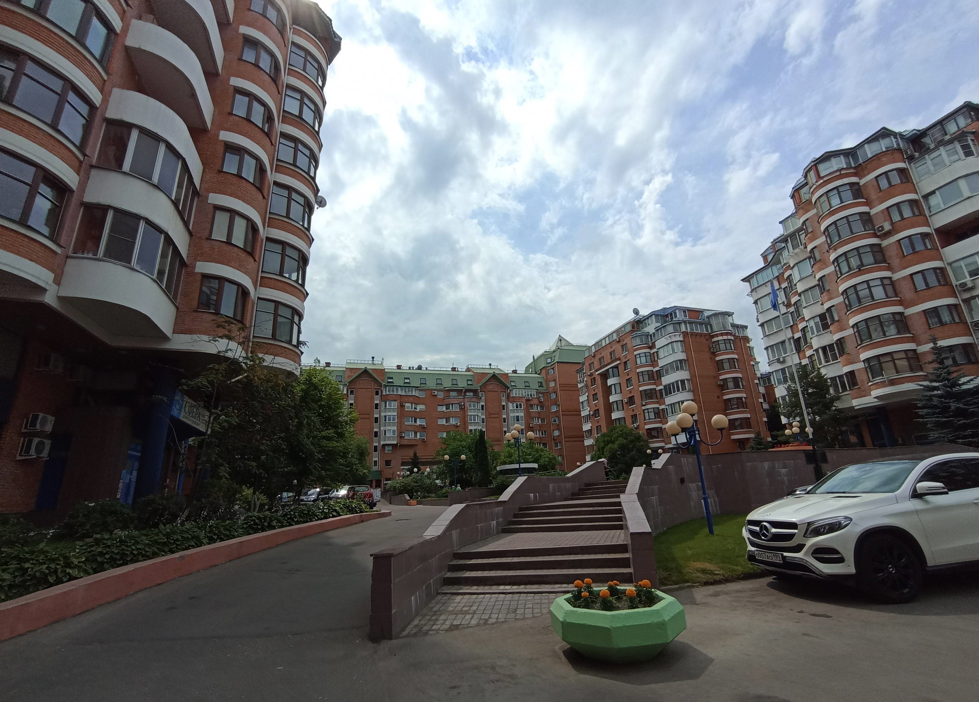 ГП16960262.Машино-место.Общий фасад здания.jpg