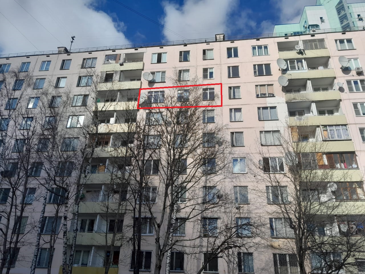 ГП16947962.Квартира.Фасад здания с выделенными окнами реализуемого объекта.jpg