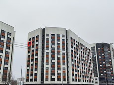ГП16950177.Квартира.Фасад здания с выделенными окнами реализуемого объекта.jpg