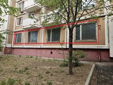 ГП16961588.Нежилое помещение.Фасад здания с выделенными окнами реализуемого объекта_2.jpg
