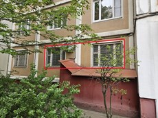 ГП16961588.Нежилое помещение.Фасад здания с выделенными окнами реализуемого объекта_3.jpg