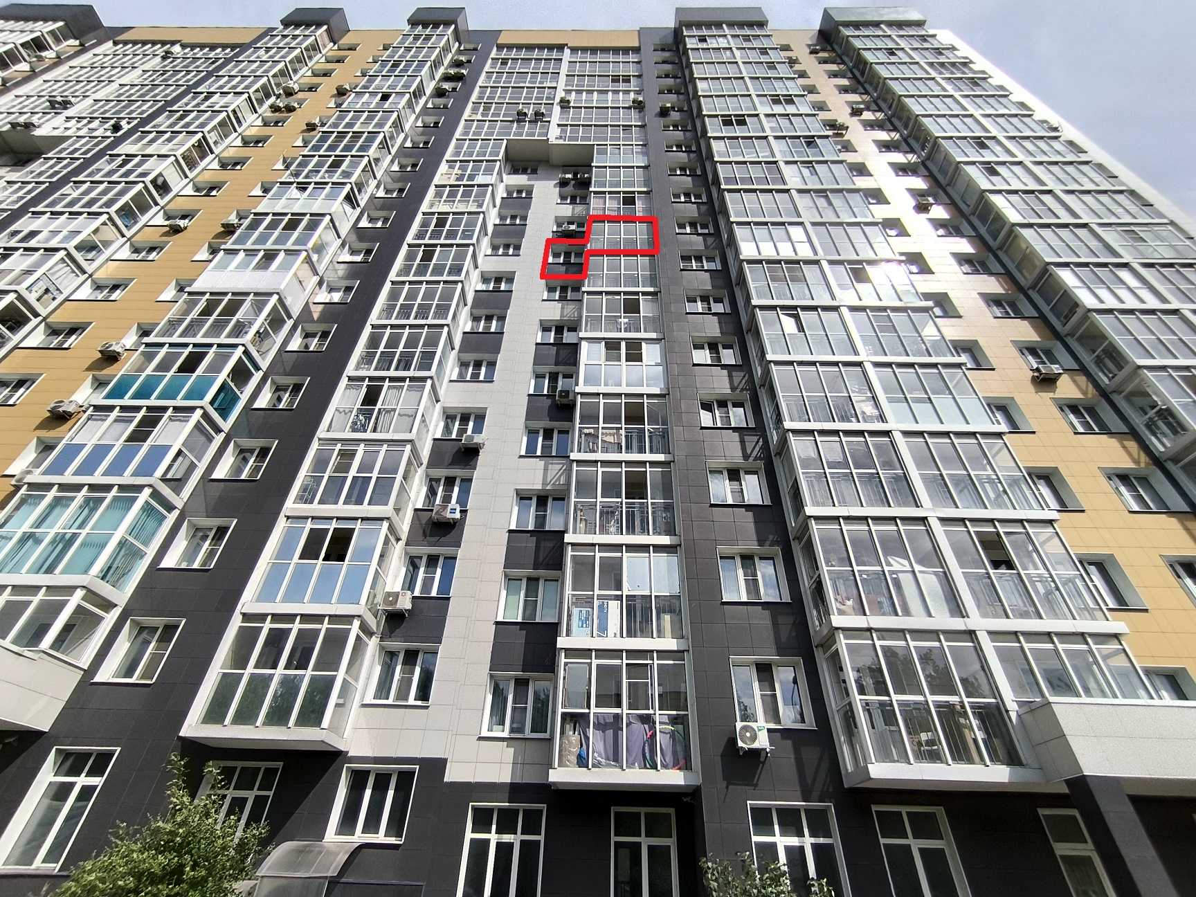 ГП16963345.Квартира.Фасад здания с выделенными окнами реализуемого объекта.jpg