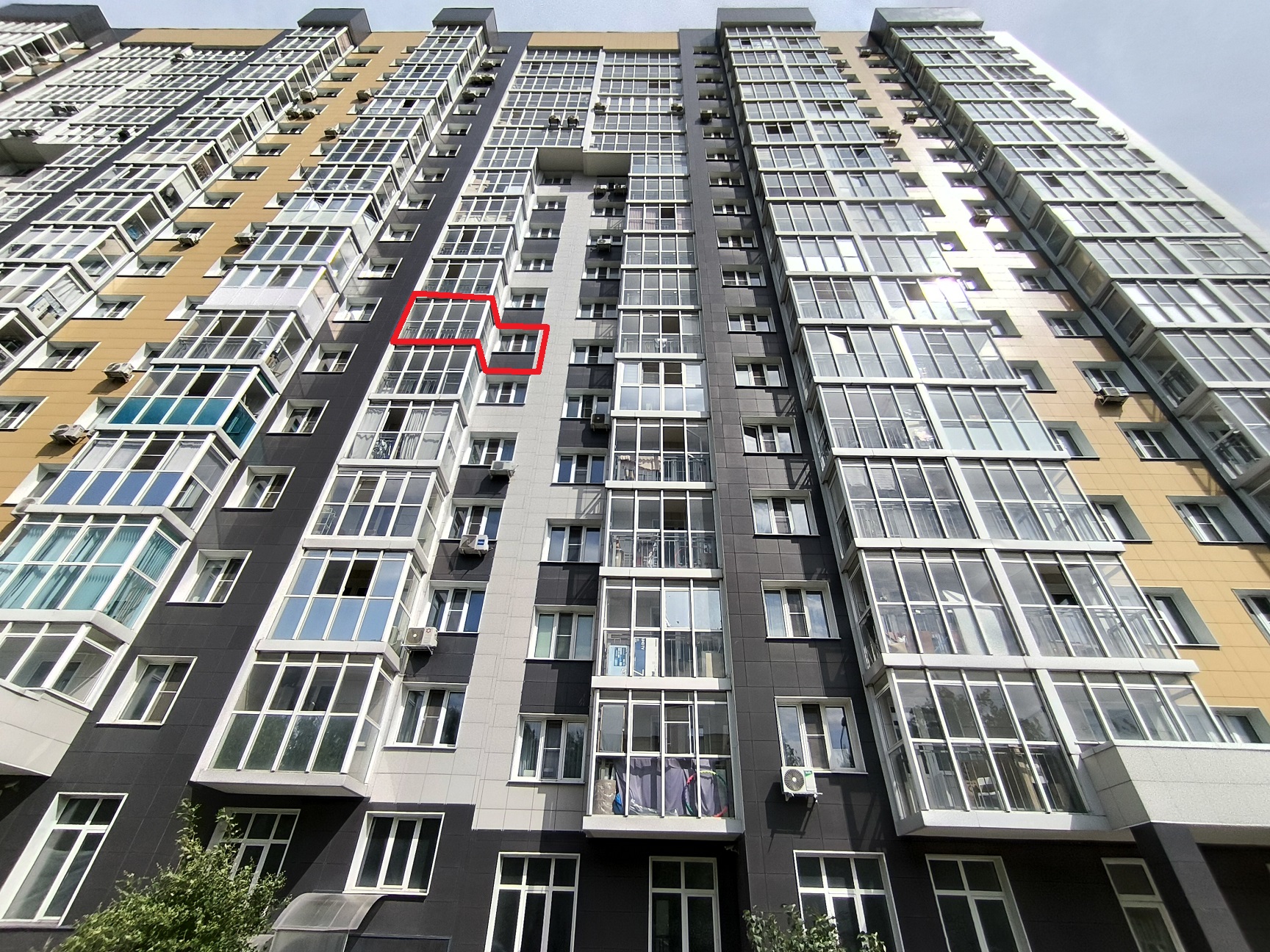 ГП16963346.Квартира.Фасад здания с выделенными окнами реализуемого объекта.jpg