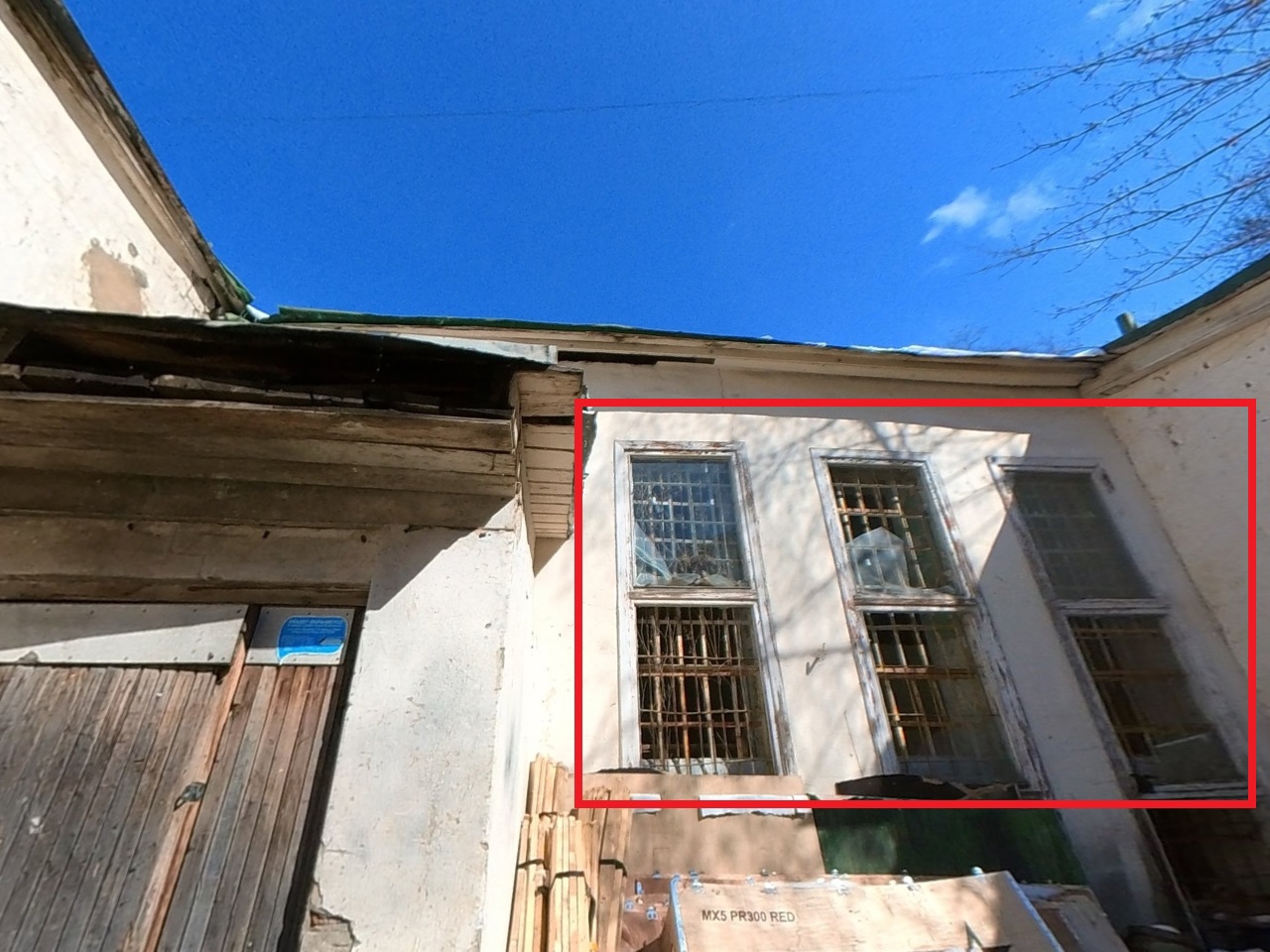 ГП16962677.Нежилое помещение.Фасад здания с выделенными окнами реализуемого объекта.jpg