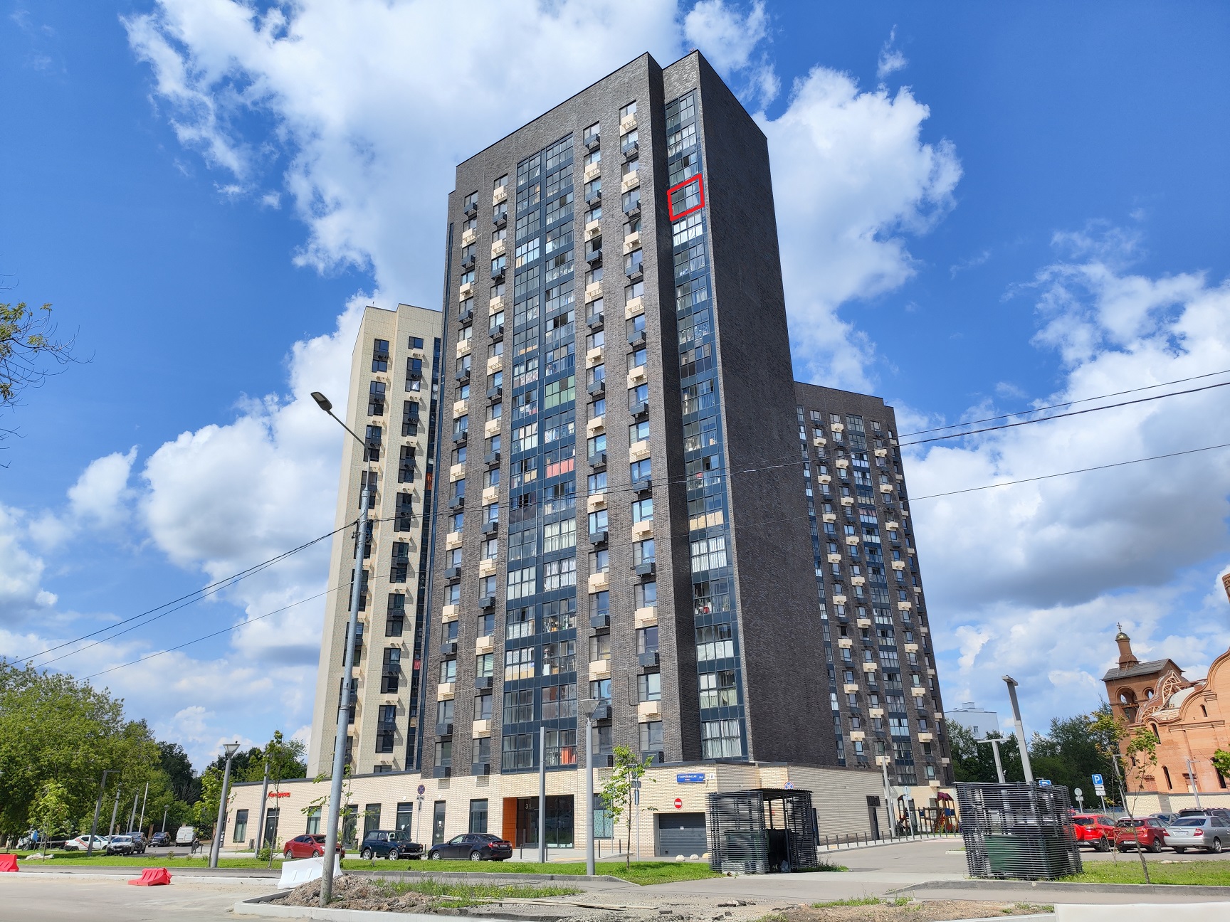 ГП16963457.Квартира.Фасад здания с выделенными окнами реализуемого объекта_2.jpg