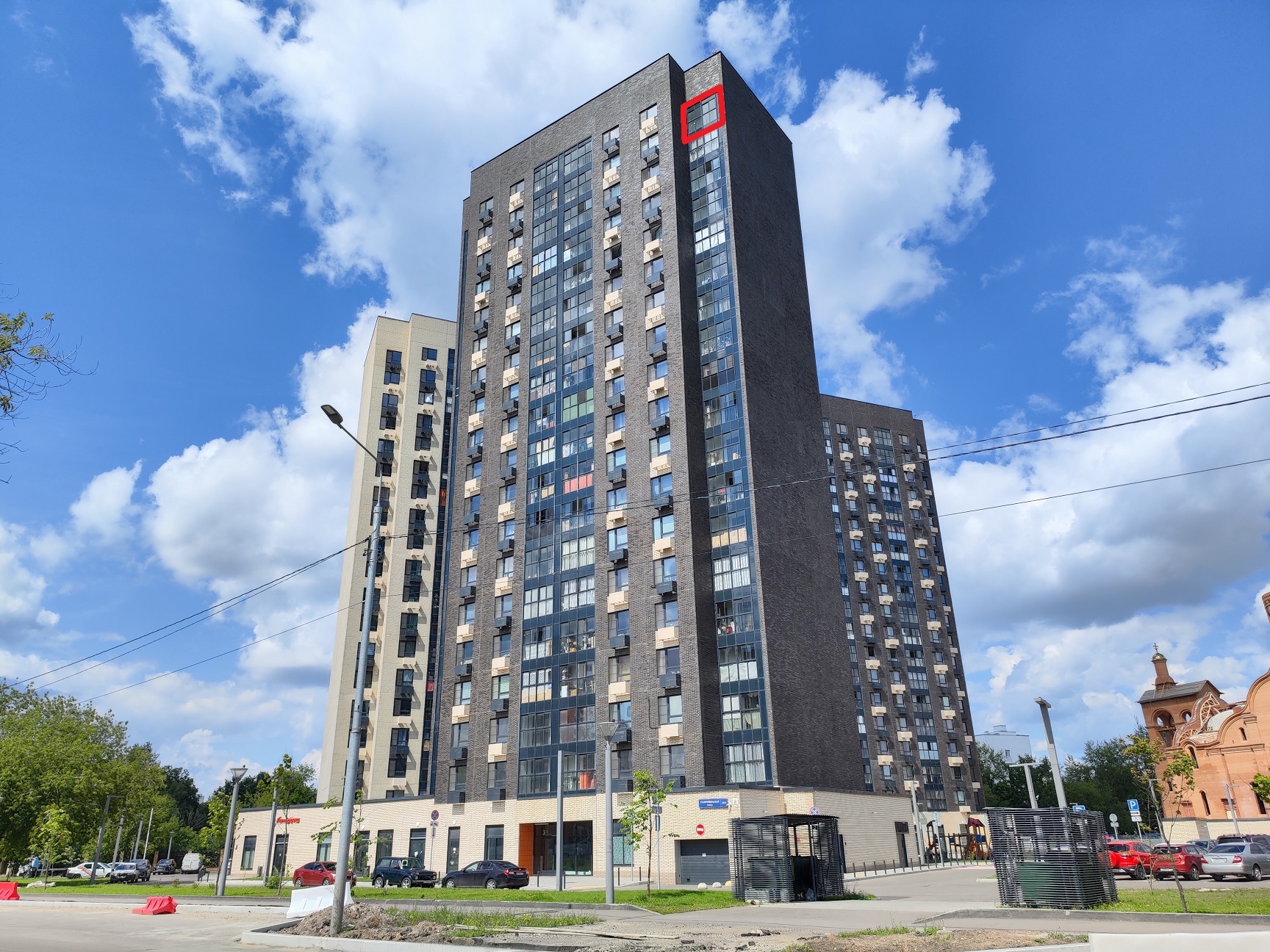 ГП16954858.Квартира.Фасад здания с выделенными окнами реализуемого объекта_2.jpg