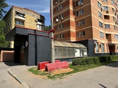 ГП16961634.Машино-место.Фасад здания с выделенными окнами реализуемого объекта_2.jpg