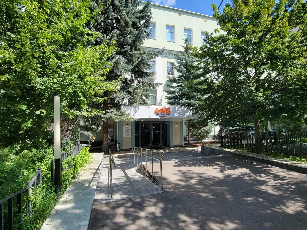 ГП16956961.Здание.Фасад здания с выделенными окнами реализуемого объекта.jpg