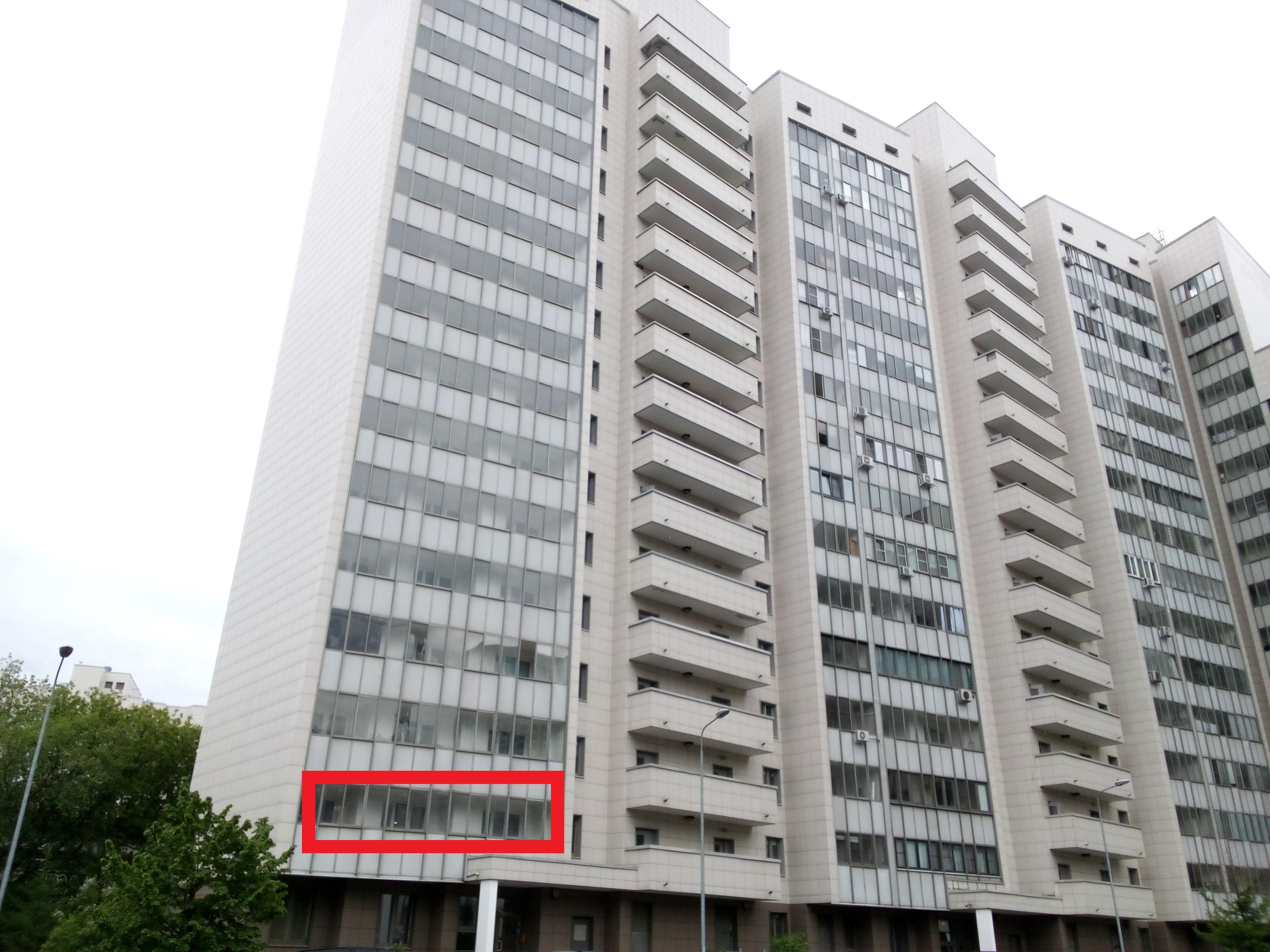 ГП16962706.Квартира.Фасад здания с выделенными окнами реализуемого объекта.jpg