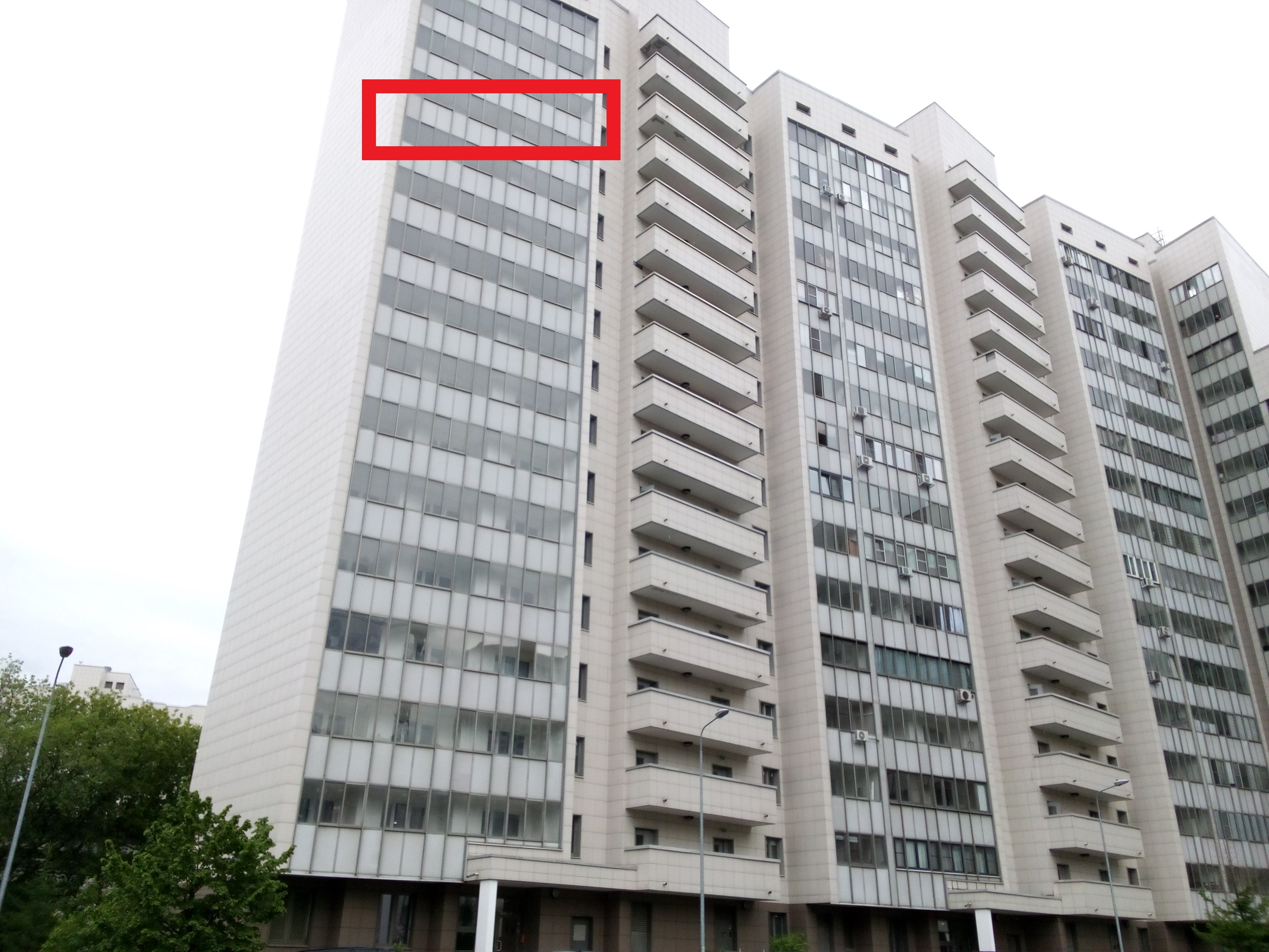 ГП16962712.Квартира.Фасад здания с выделенными окнами реализуемого объекта.jpg