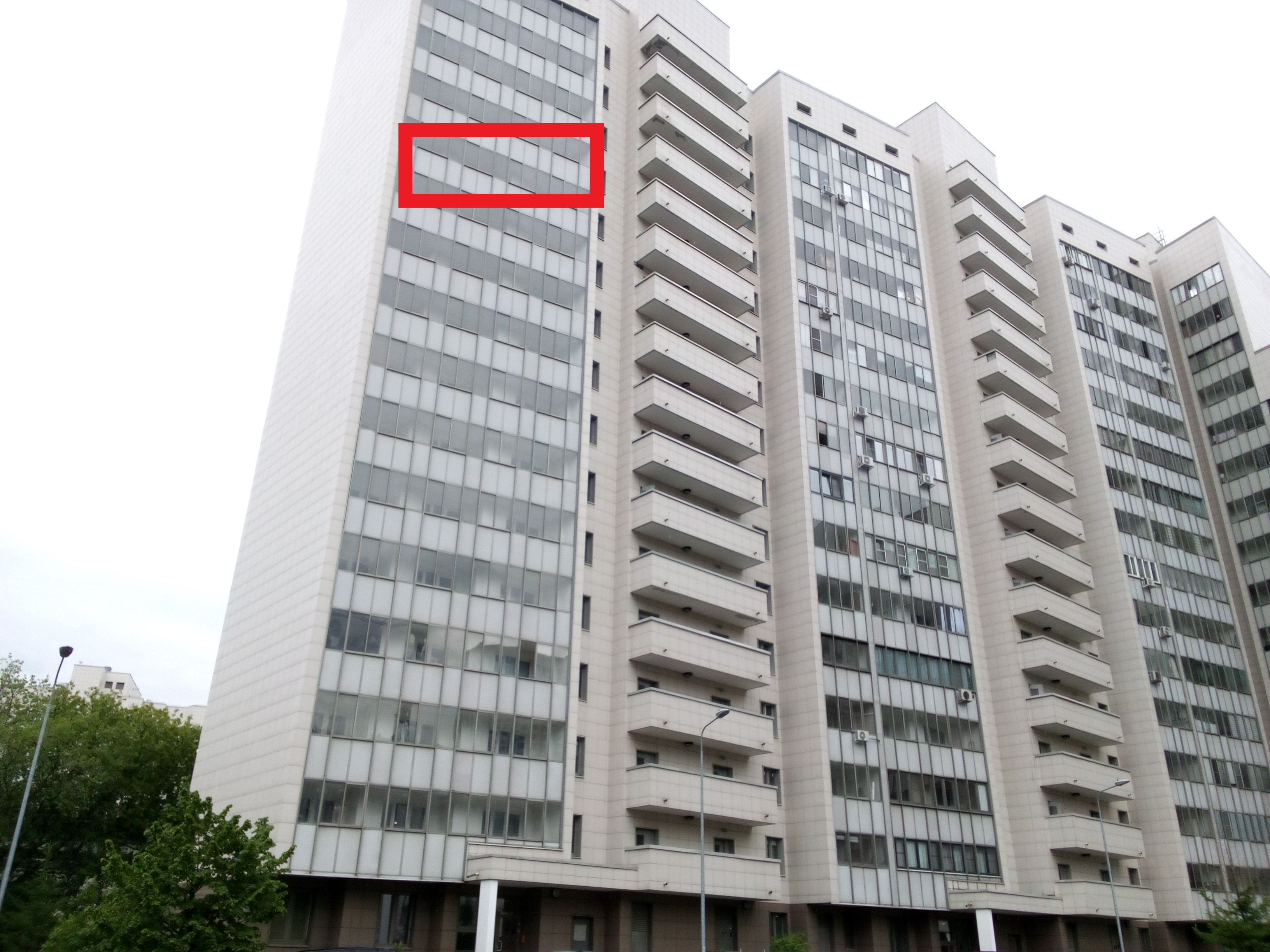 ГП16962711.Квартира.Фасад здания с выделенными окнами реализуемого объекта.jpg