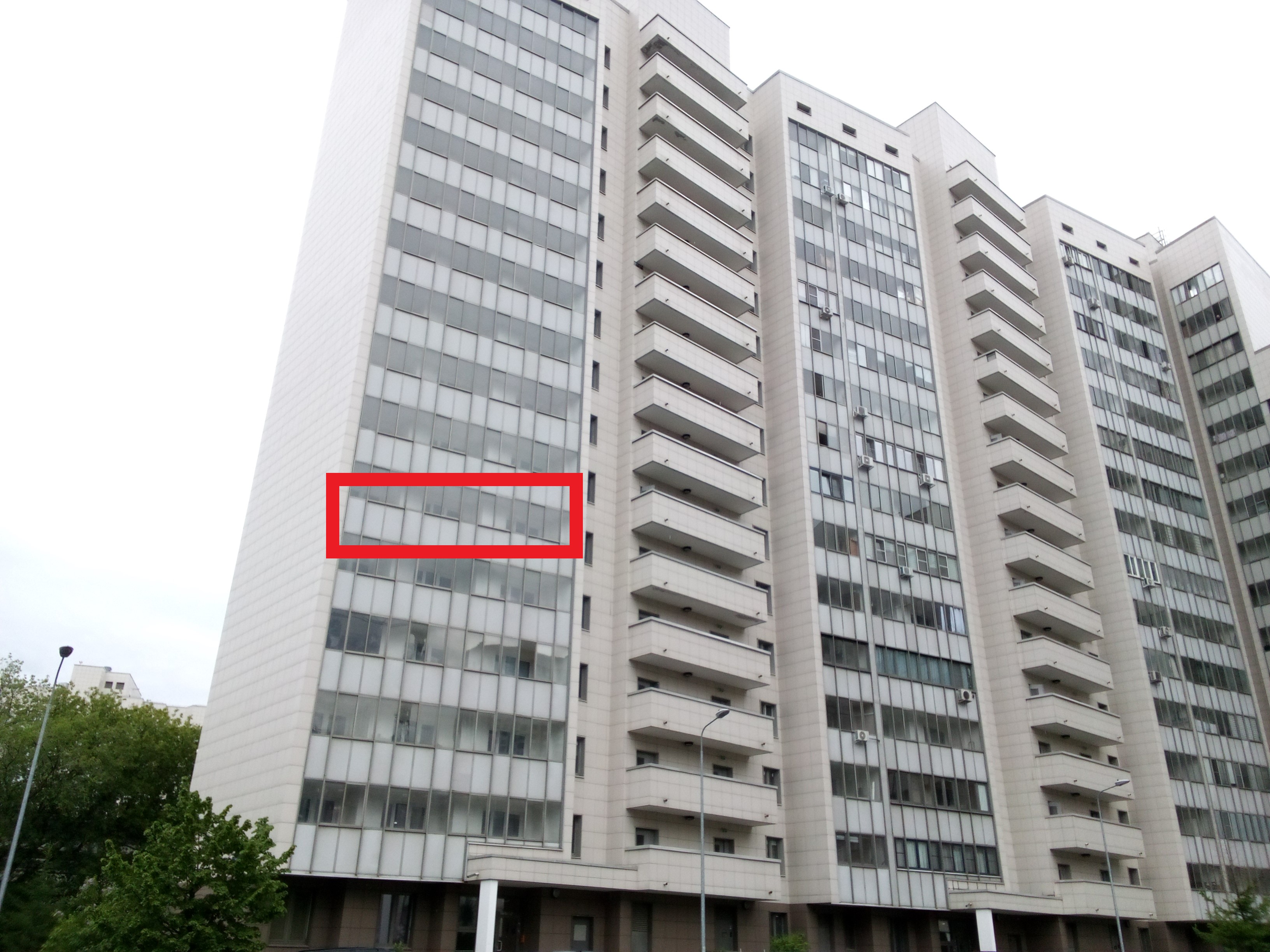ГП16962707.Квартира.Фасад здания с выделенными окнами реализуемого объекта.jpg