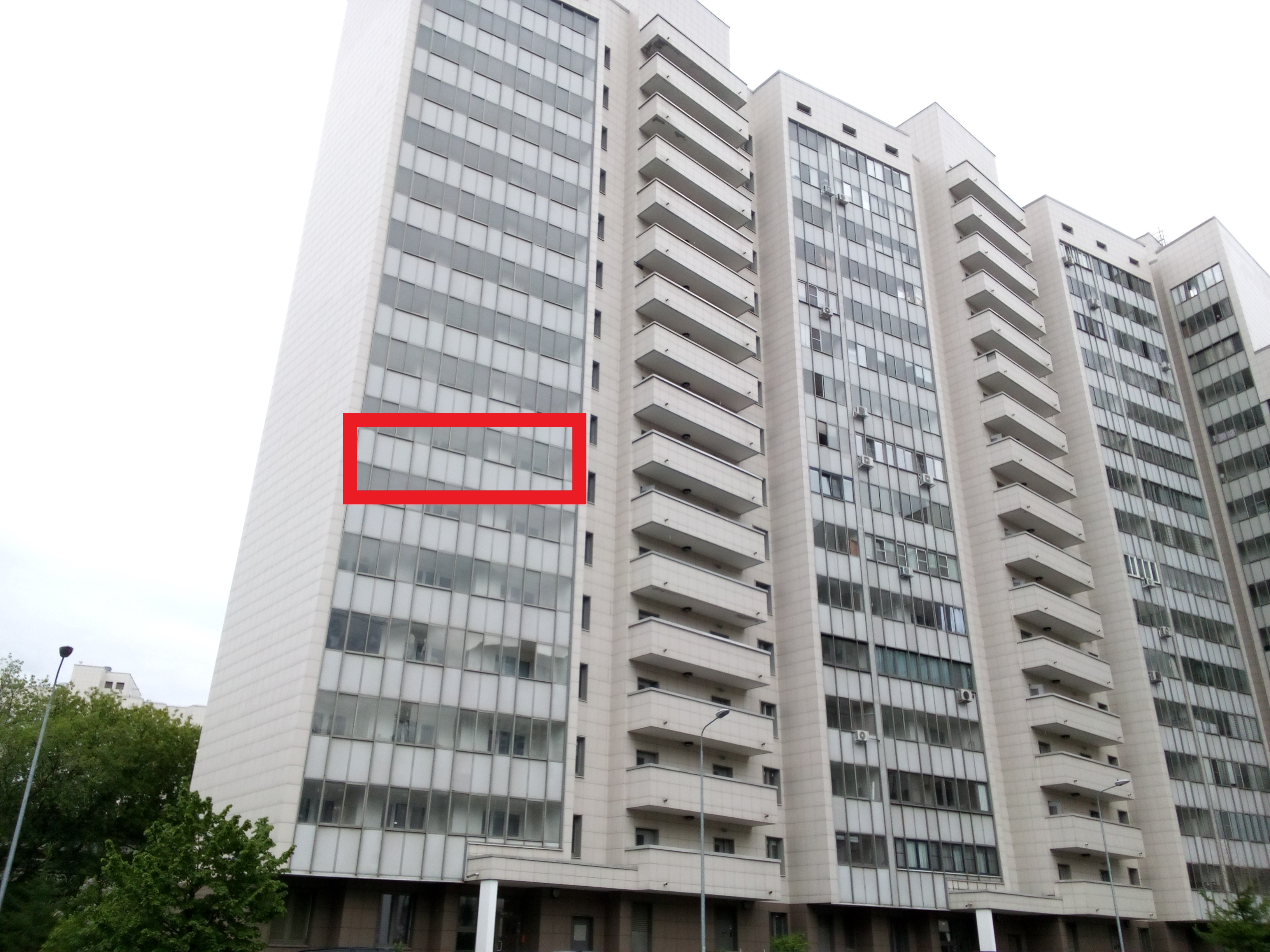 ГП16962708.Квартира.Фасад здания с выделенными окнами реализуемого объекта.jpg