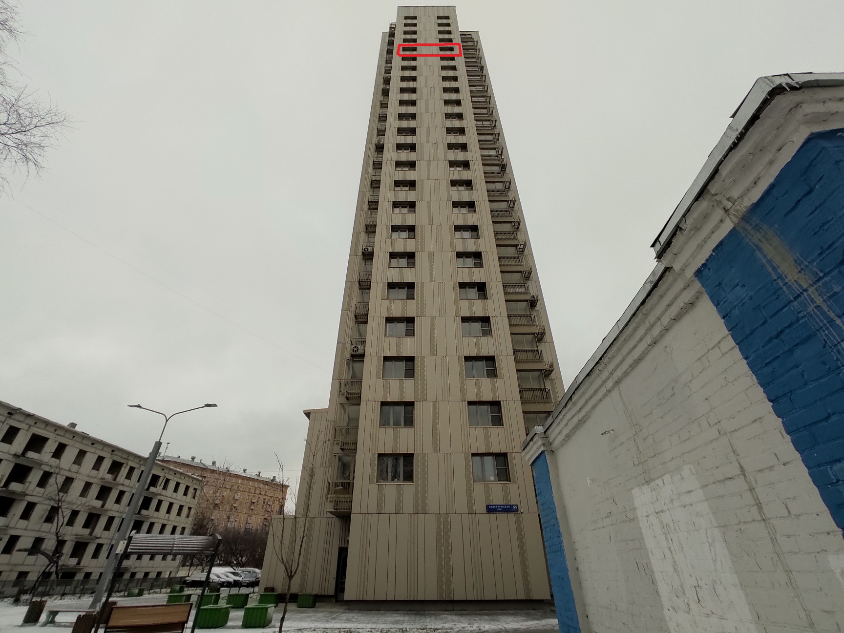 ГП16962493.Квартира.Фасад здания с выделенными окнами реализуемого объекта.jpg