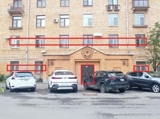 ГП16963197.Нежилое помещение.Фасад здания с выделенными окнами реализуемого объекта.jpg