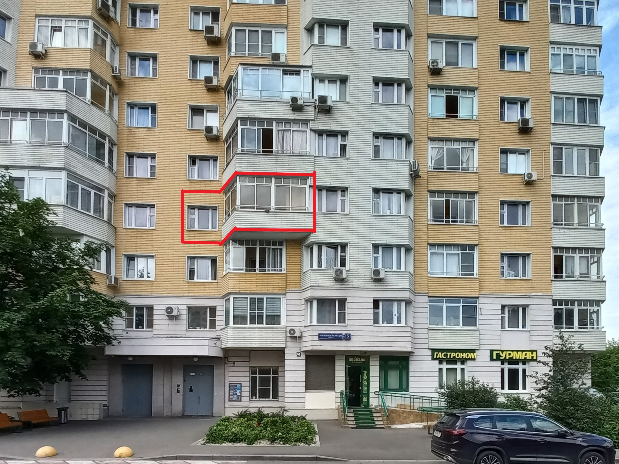 ГП16963824.Квартира.Фасад здания с выделенными окнами реализуемого объекта.jpg