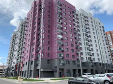 ГП16963971.Квартира.Фасад здания с выделенными окнами реализуемого объекта.jpg