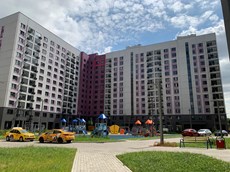 Квартира.Фасад здания с выделенными окнами реализуемого объекта.Российская Федерация, город Москва, внутригородская территория поселение _Мосрентген_, квартал _ 24, дом 1, корпус 2 - Этаж 13, кв. 118.jpg
