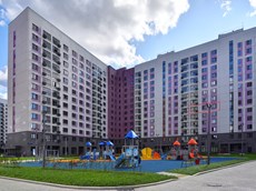 ГП16963972.Квартира.Фасад здания с выделенными окнами реализуемого объекта.jpg
