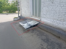 ГП16962970.Нежилое помещение.Фасад здания с выделенными окнами реализуемого объекта.jpg