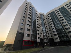ГП16964273.Квартира.Фасад здания с выделенными окнами реализуемого объекта.jpg