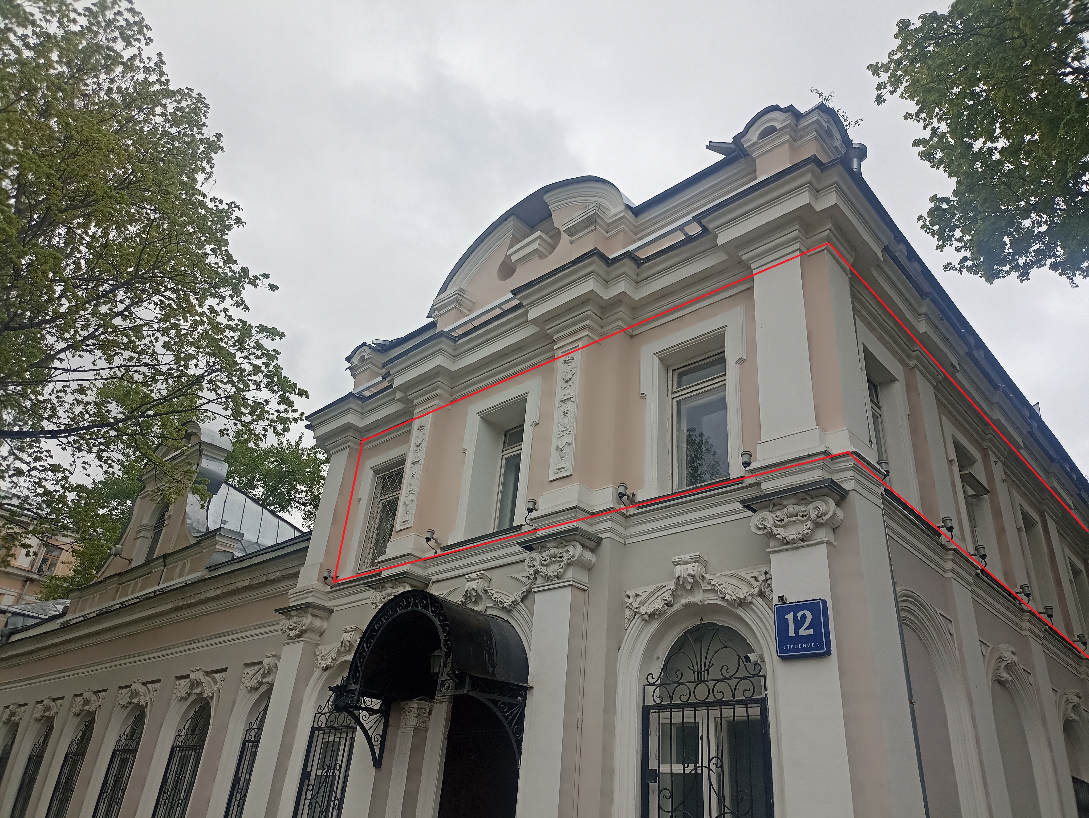 ГП16963439.Нежилое помещение.Фасад здания с выделенными окнами реализуемого объекта_2.jpg