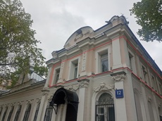 ГП16963439.Нежилое помещение.Фасад здания с выделенными окнами реализуемого объекта_2.jpg