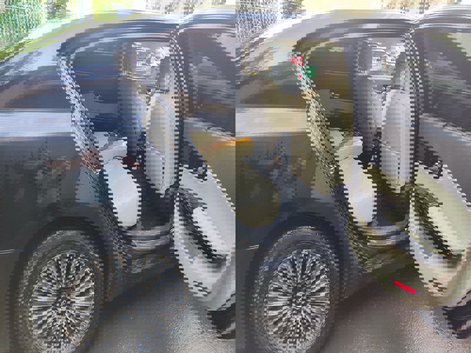 ГП16963382.Транспортное средство.Вид салона с правой стороны пассажирского ряда.jpg