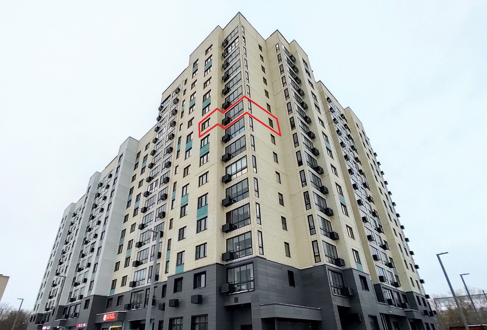 ГП16960129.Квартира.Фасад здания с выделенными окнами реализуемого объекта.jpg