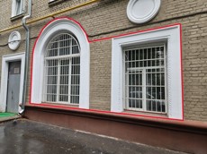 ГП16963601.Нежилое помещение.Фасад здания с выделенными окнами реализуемого объекта_3.jpg