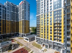 ГП16964460.Квартира.Фасад здания с выделенными окнами реализуемого объекта.jpg