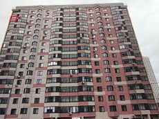 ГП16964465.Квартира.Фасад здания с выделенными окнами реализуемого объекта_2.jpg