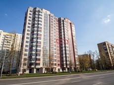 ГП16964466.Квартира.Фасад здания с выделенными окнами реализуемого объекта.jpg