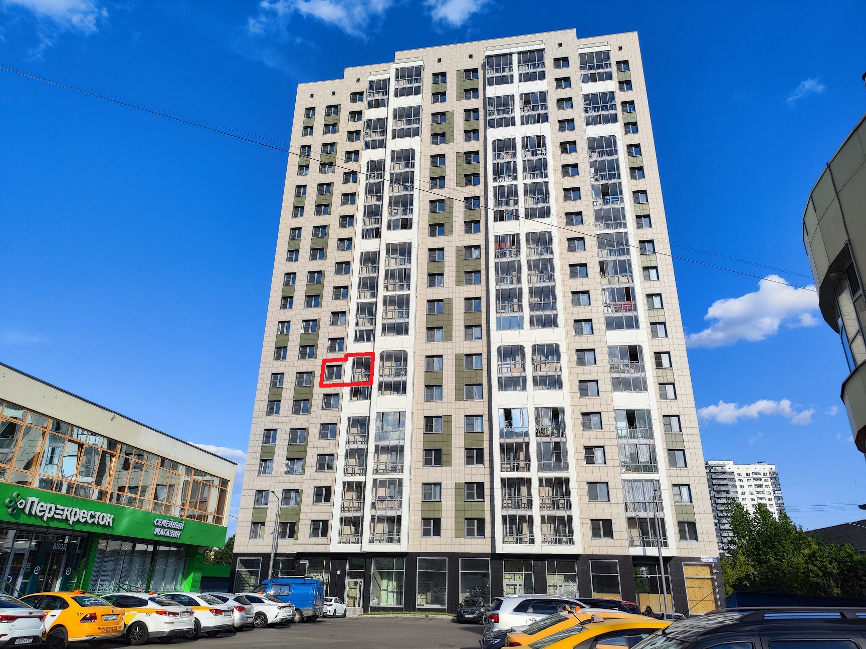 ГП16964486.Квартира.Фасад здания с выделенными окнами реализуемого объекта.jpg