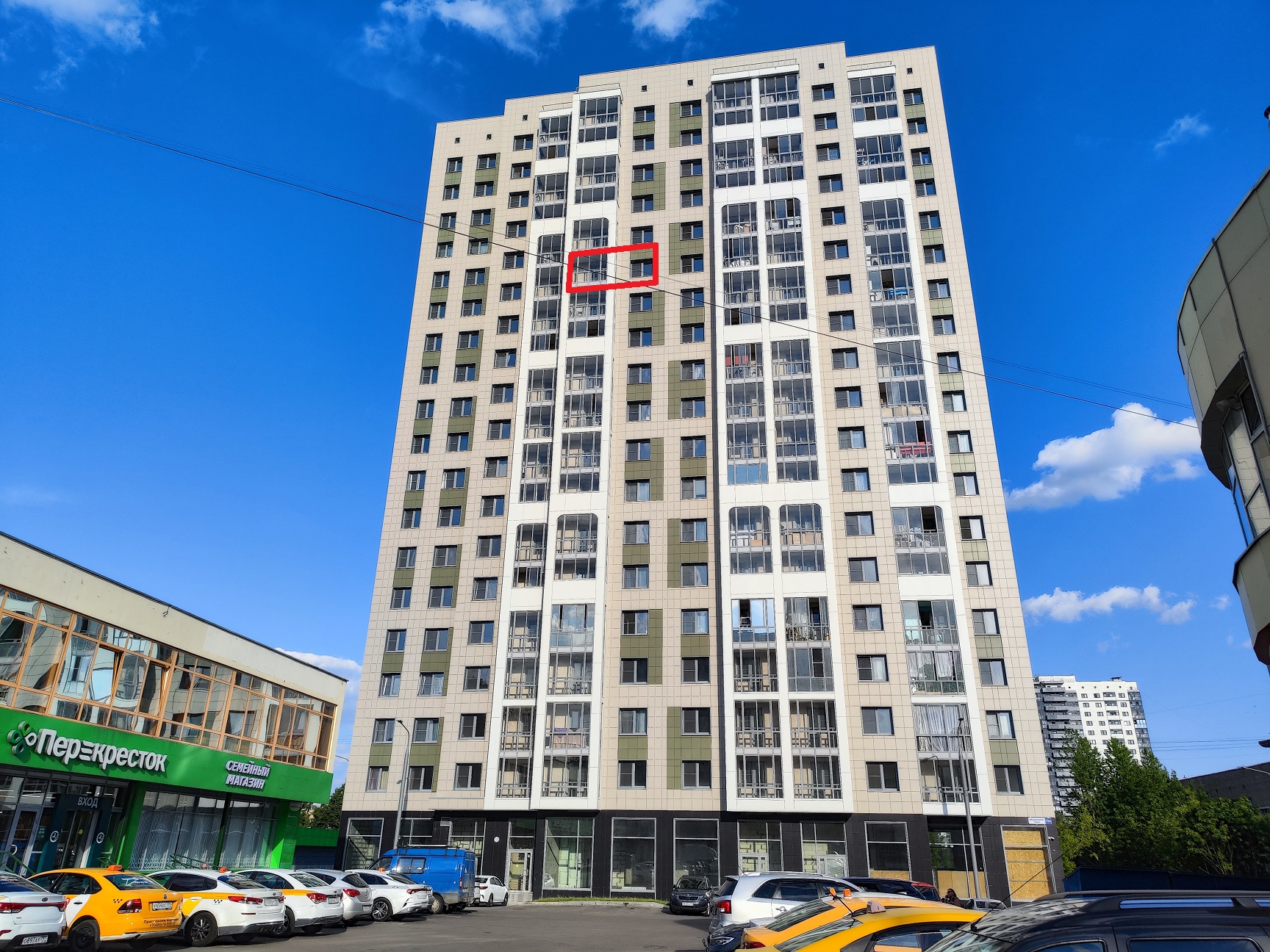 ГП16964489.Квартира.Фасад здания с выделенными окнами реализуемого объекта.jpg