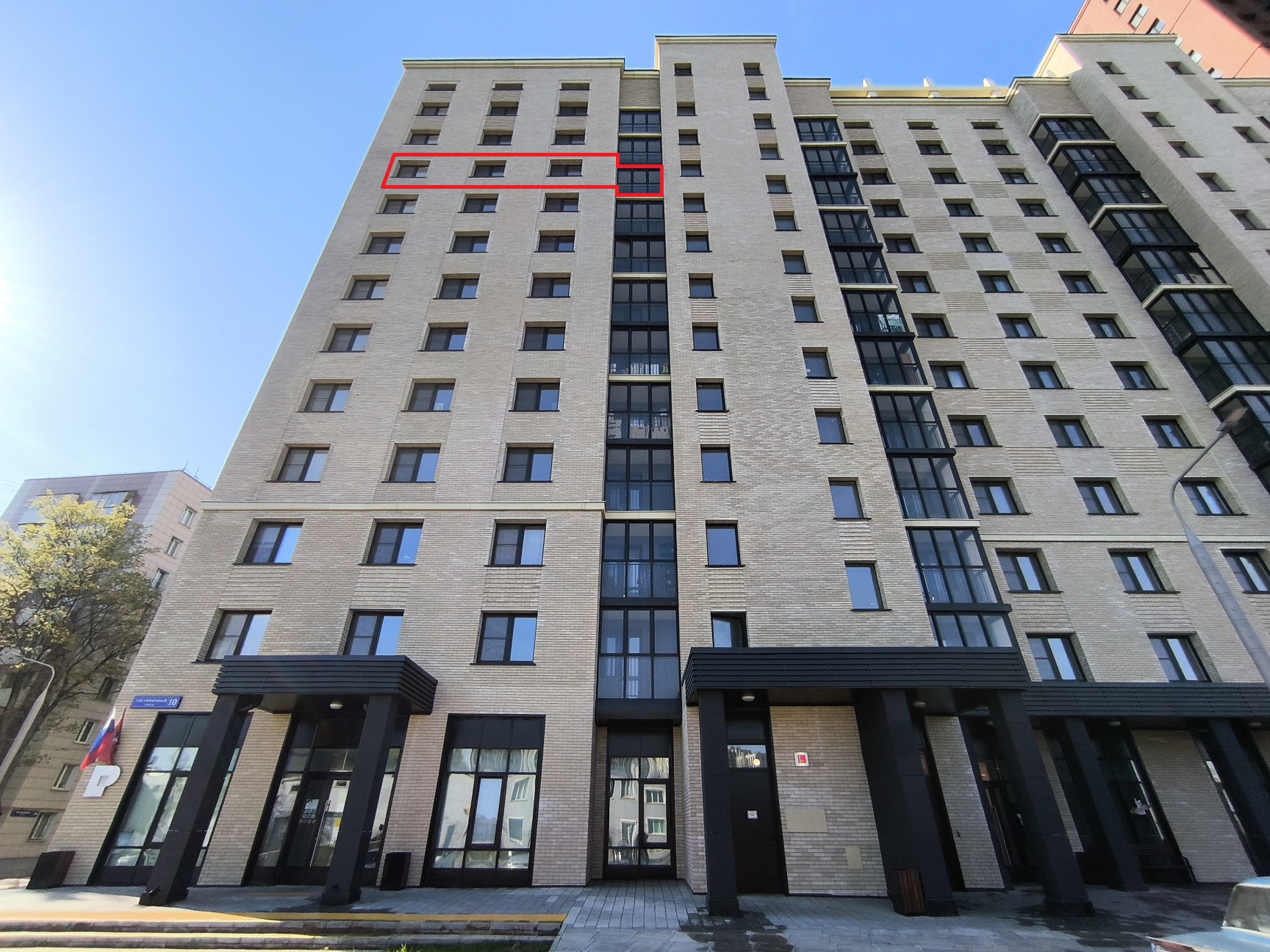 ГП16964508.Квартира.Фасад здания с выделенными окнами реализуемого объекта.jpg
