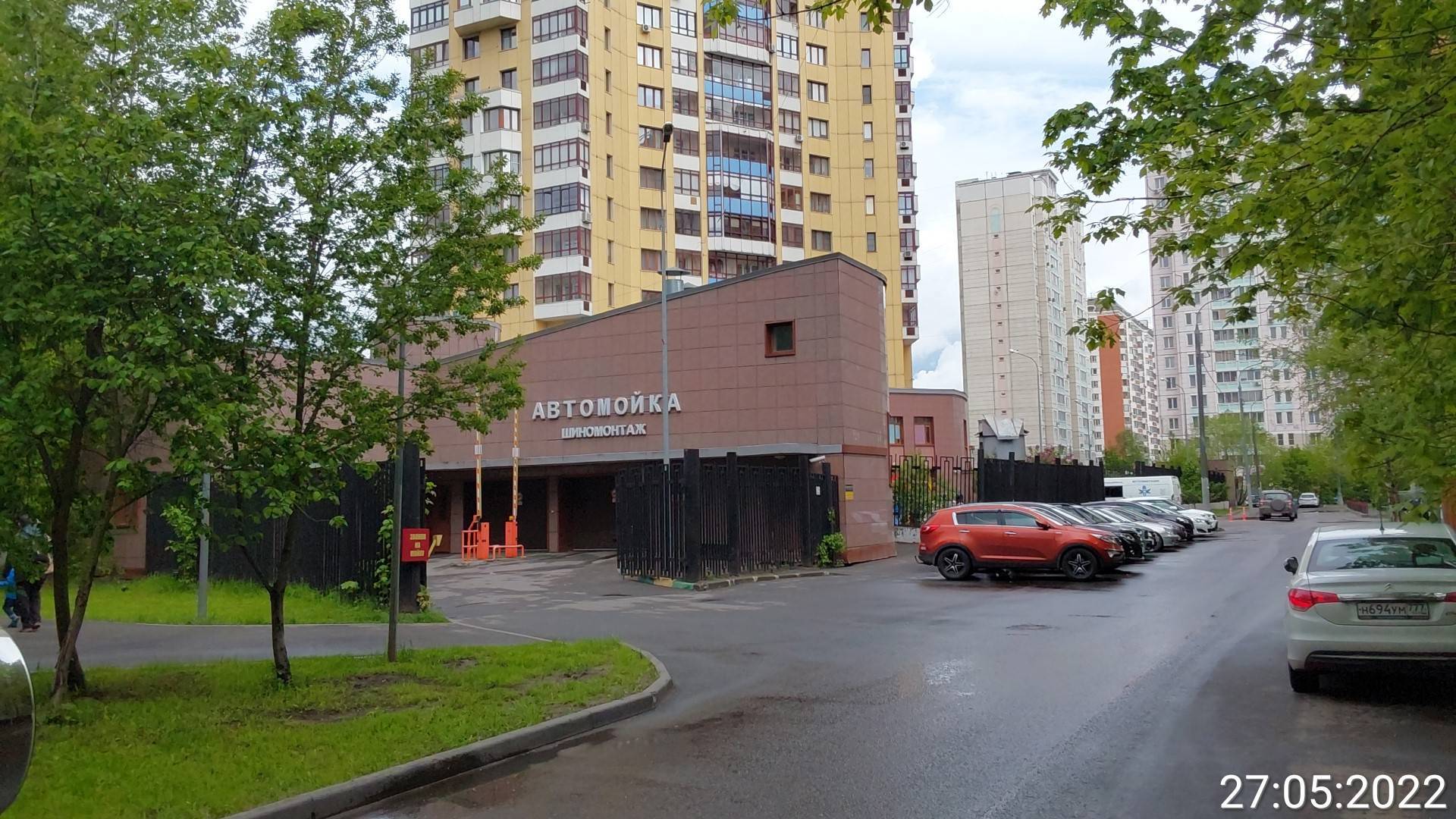 ГП16960336.Машино-место.Фасад здания с выделенными окнами реализуемого объекта.jpg
