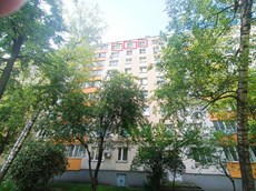 ГП16964226.Квартира.Фасад здания с выделенными окнами реализуемого объекта.jpg